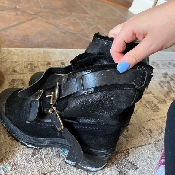 Black suede authentic Burberry ankle boots size 38 lightly worn. - Picture 8 of 14